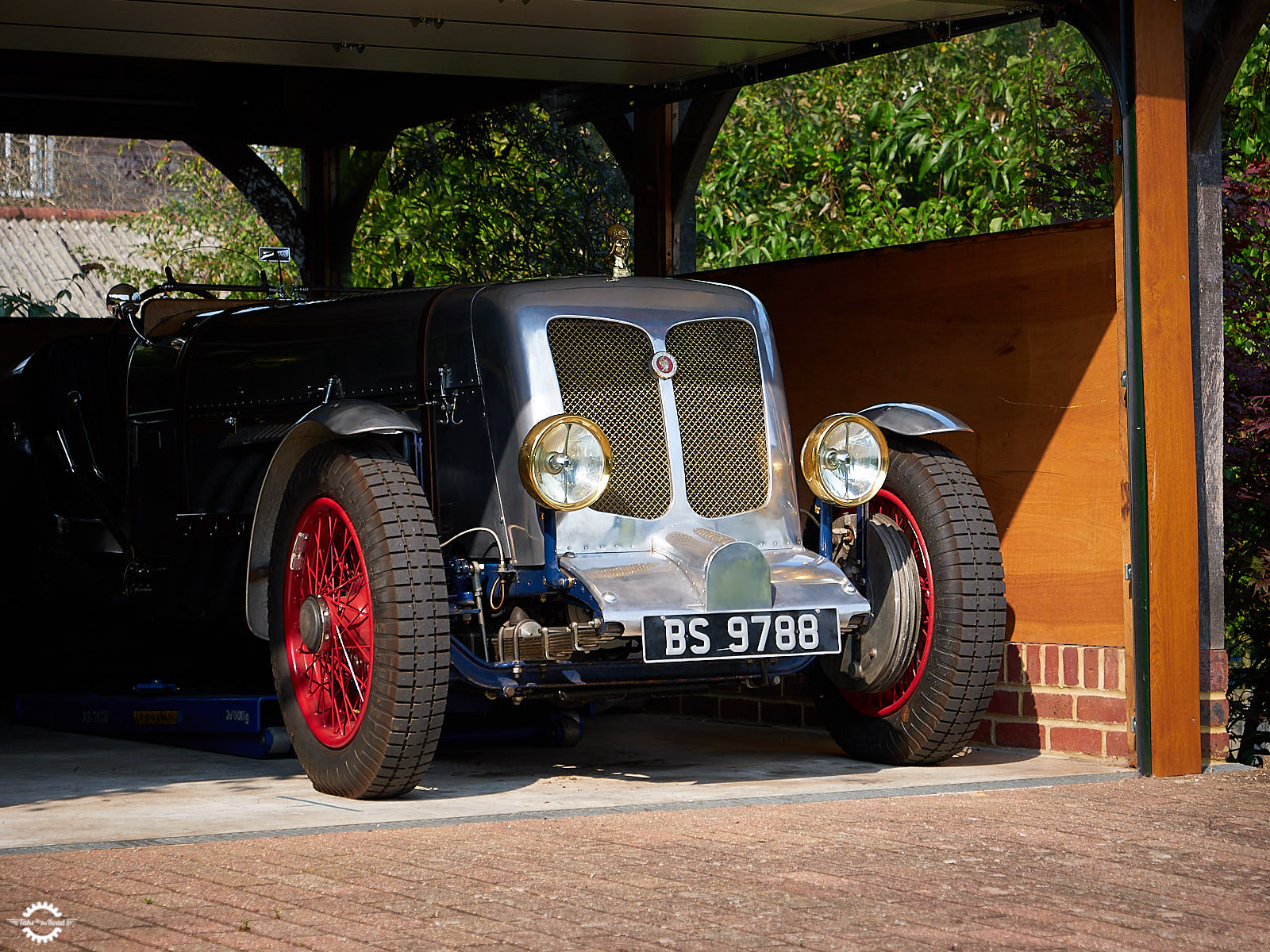 An afternoon with a 1924 Minerva Liberty Special 27 litre V12