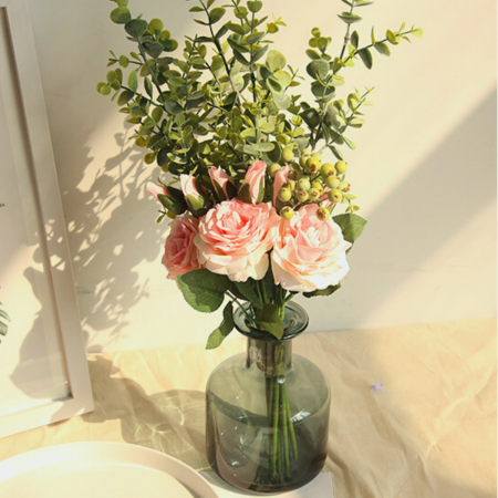 Bouquet artificial rosas, eucalipto y bayas, rosado, 48cm
