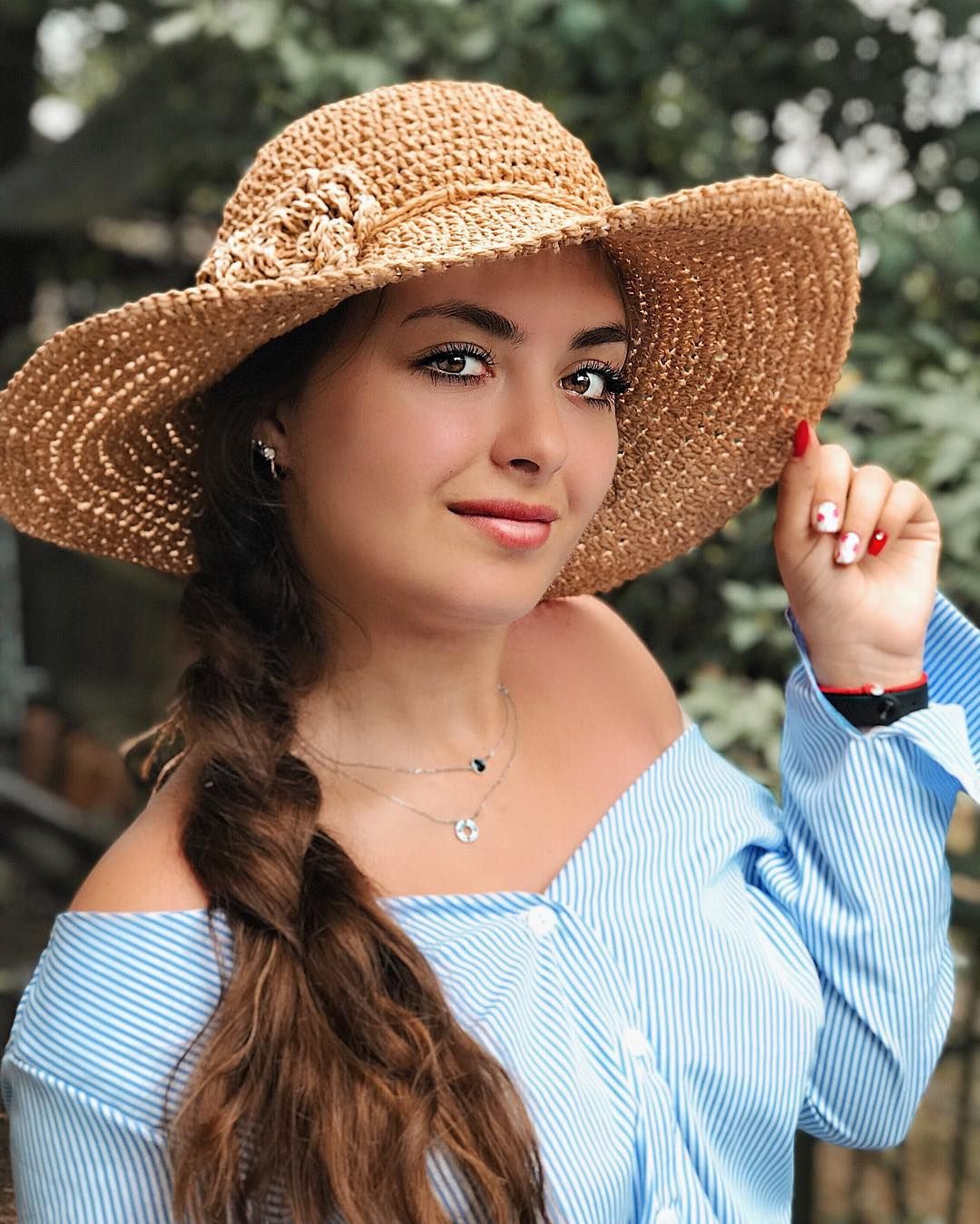 girls in hats