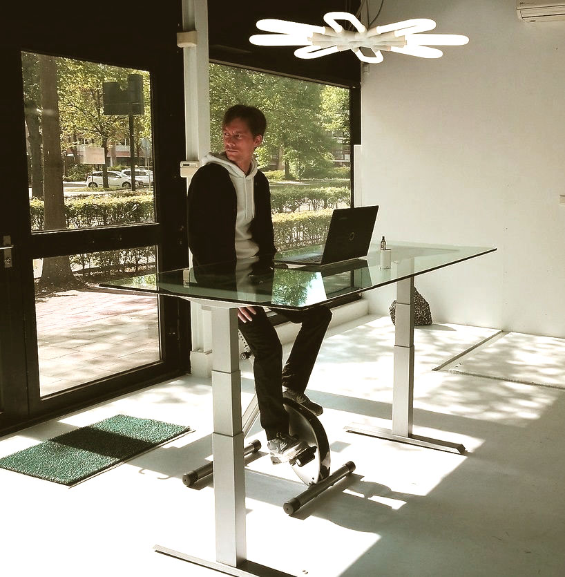 Sit-stand desks