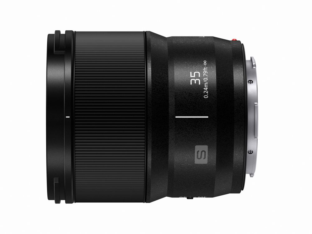 Panasonic S 35mm F1p8 Side