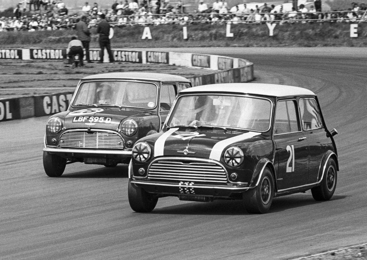 Record 60 Minis race to mark Diamond Anniversary