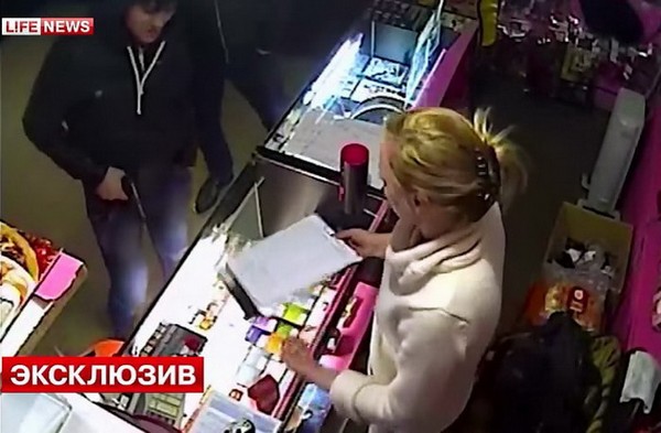 Грабитель проявил сексуальную ошибку Грабитель проявил сексуальную ошибку