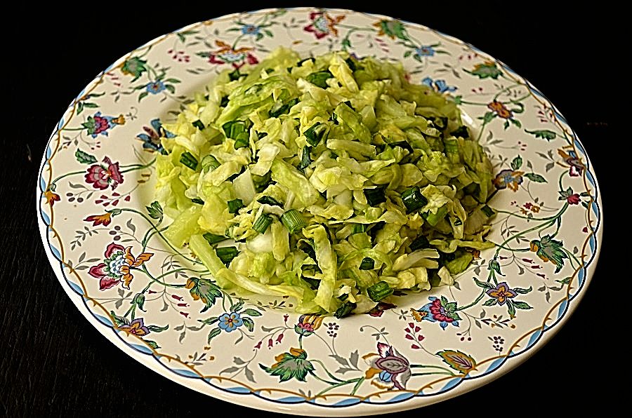 салат с яйцом капустой и огурцом салат с яйцом капустой и огурцом