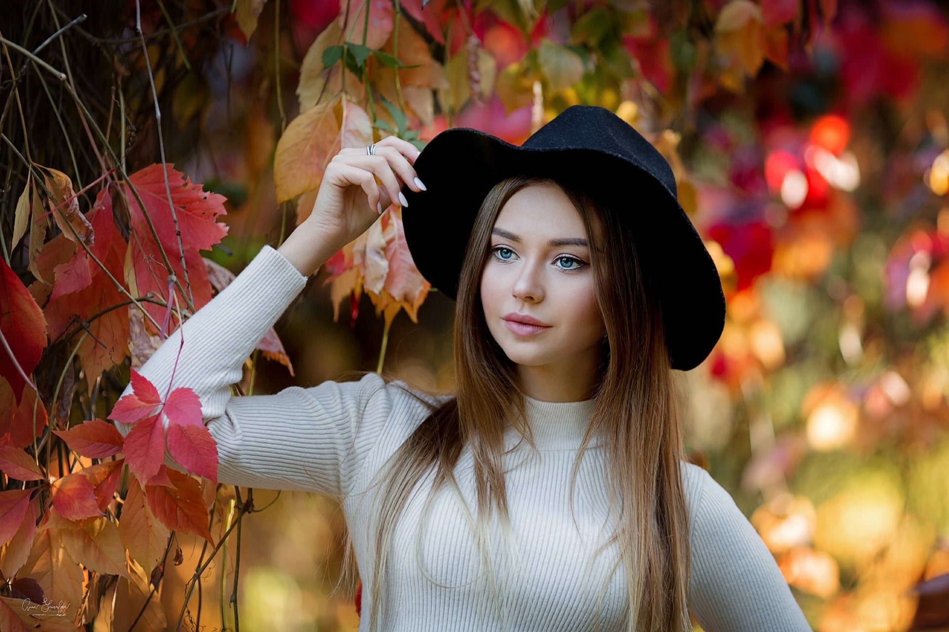 Девушки в шляпках