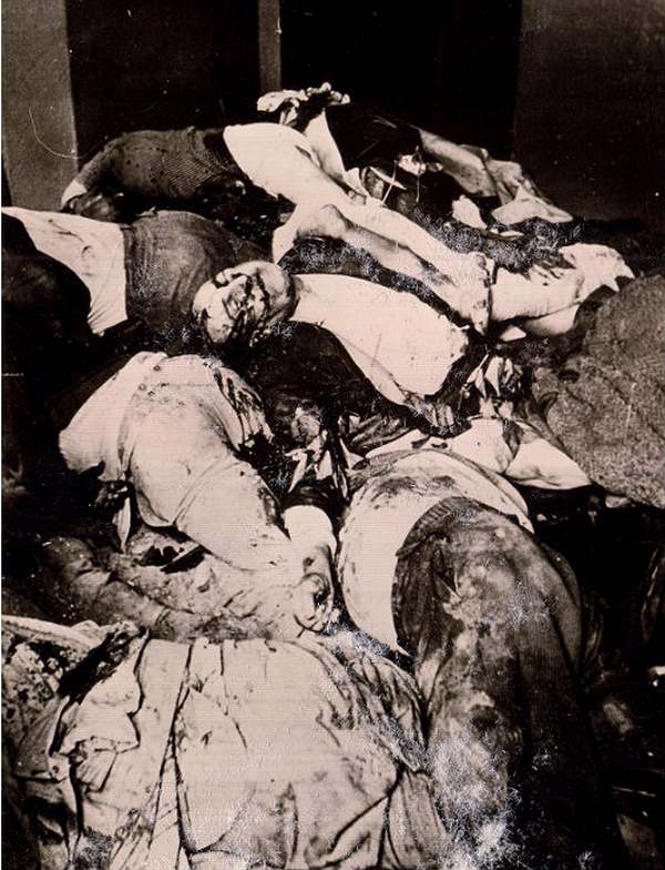Расстрелы заключенных в июне-июле 1941 года. Как это было (ФОТО) Расстрелы заключенных в июне-июле 1941 года. Как это было (ФОТО)