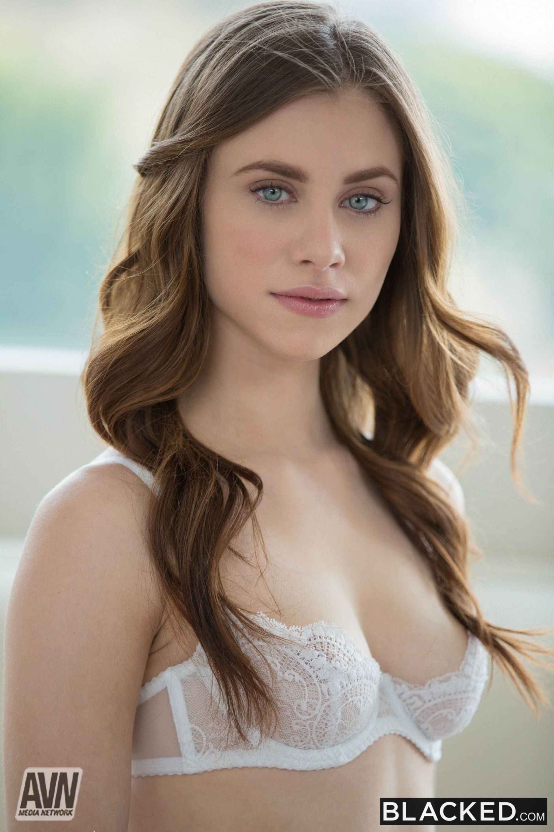 Actress Аня Олсен