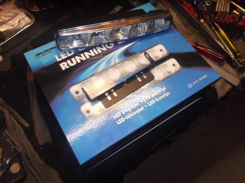 https://dl.dropboxusercontent.com/s/5p0zhvchk3tgbi2/Montering%20%20LED%20lf%C3%A4stet%20igen016.jpg