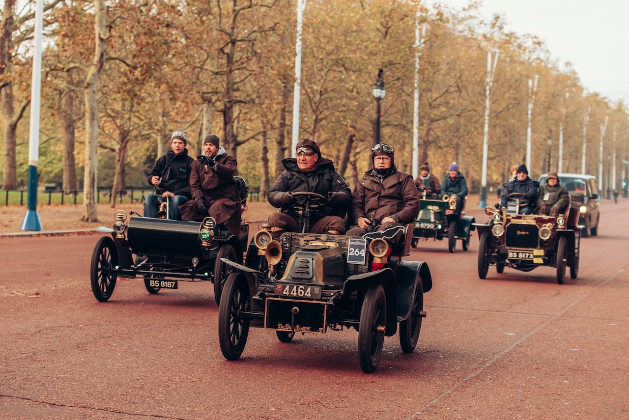 Paul Cowland drives 1903 Knox ahead of London to Brighton Veteran Car Run