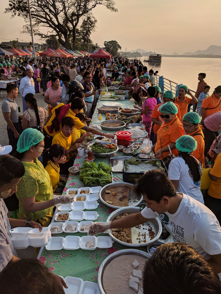 Streetfood, de eerste en enige keer in Myanmar op hygiënische wijze