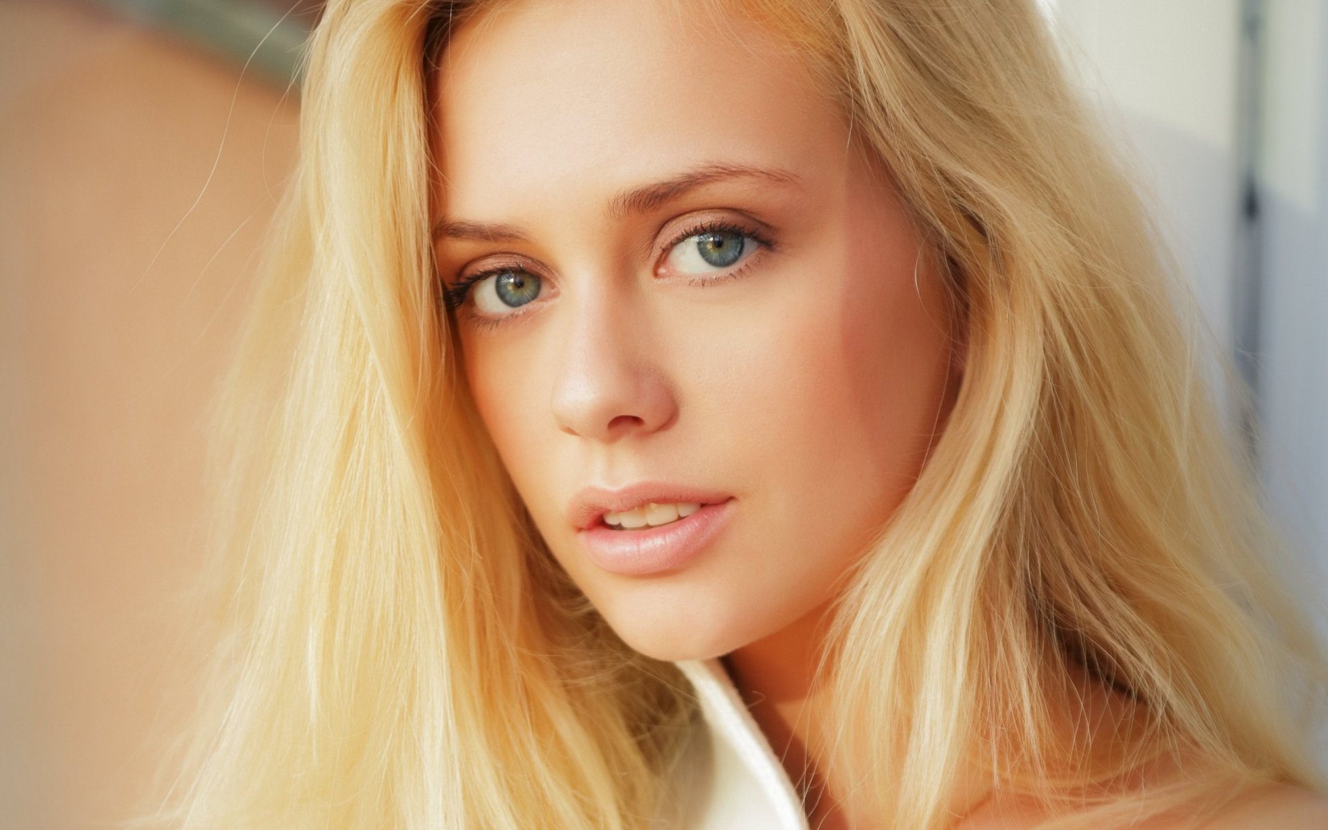 Model Jennifer Mackay