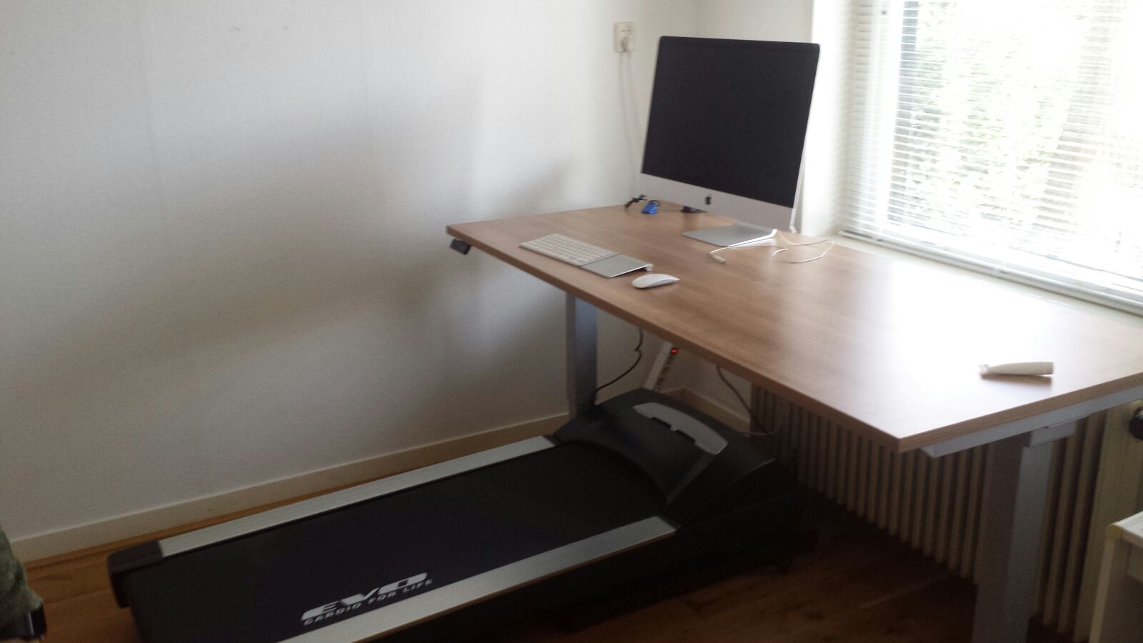 Walkdesk XL met zit-sta bureau SteelForce 670