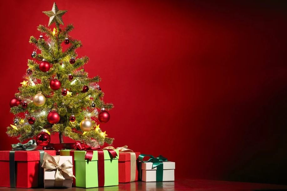 Christmast tree with presents