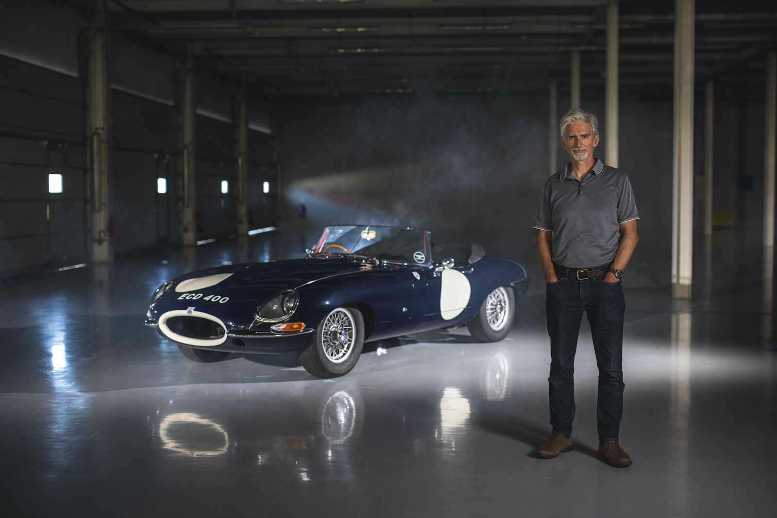 Damon Hill drives his Dad's debut winning 1961 Jaguar E-Type