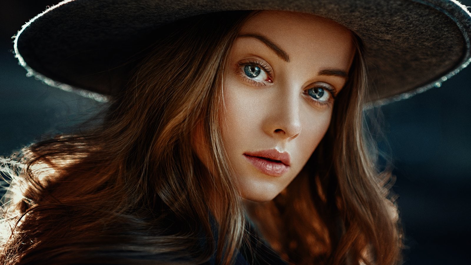 girls in hats