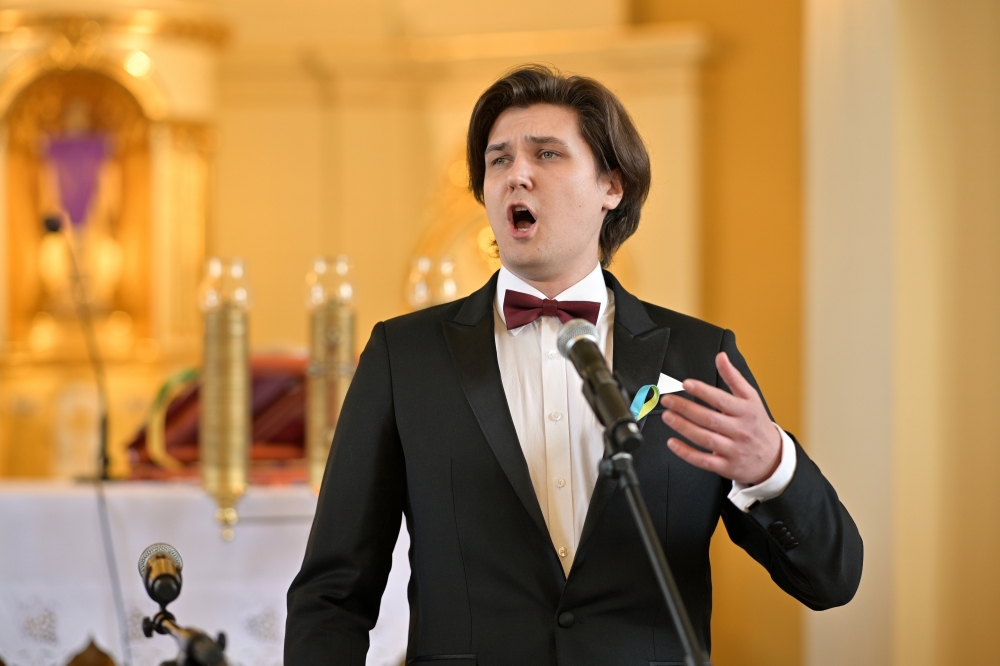Adapter Nikon FTZ, AF-S Nikkor 105mm F1.4E ED, Nikon Z6, przysłona F2. Bartosz Szwaciński, tenor, Polska.