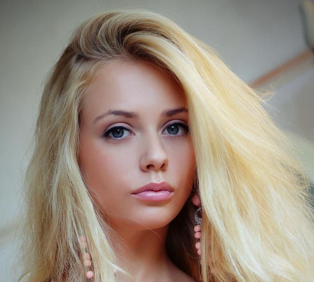 Model Jennifer Mackay