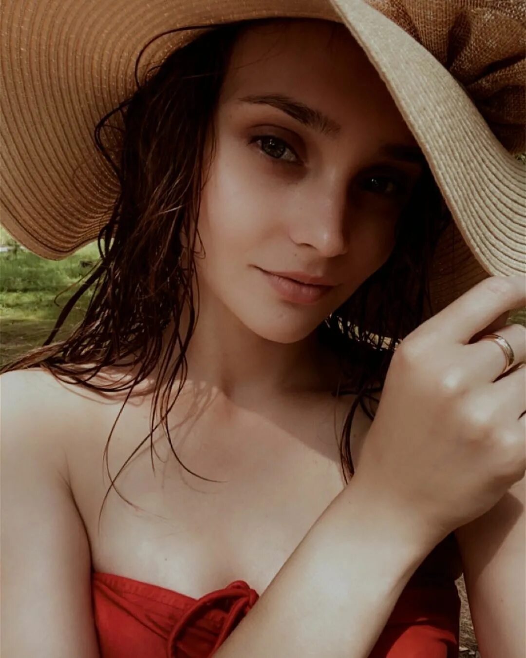 girls in hats