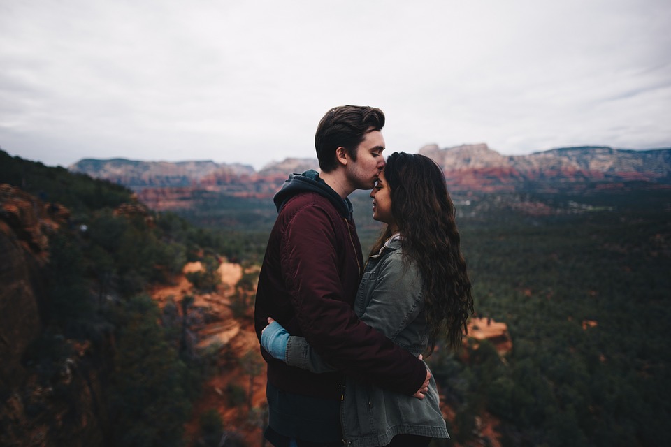 Couple hugging in Blue Mountains
