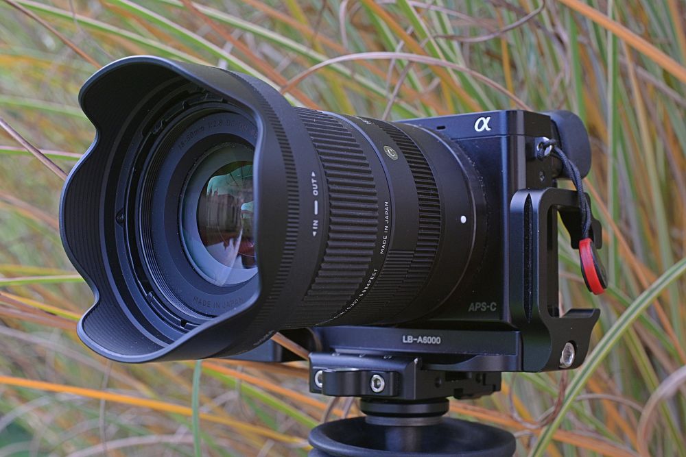 Sigma 18 50mm F2.8 Side
