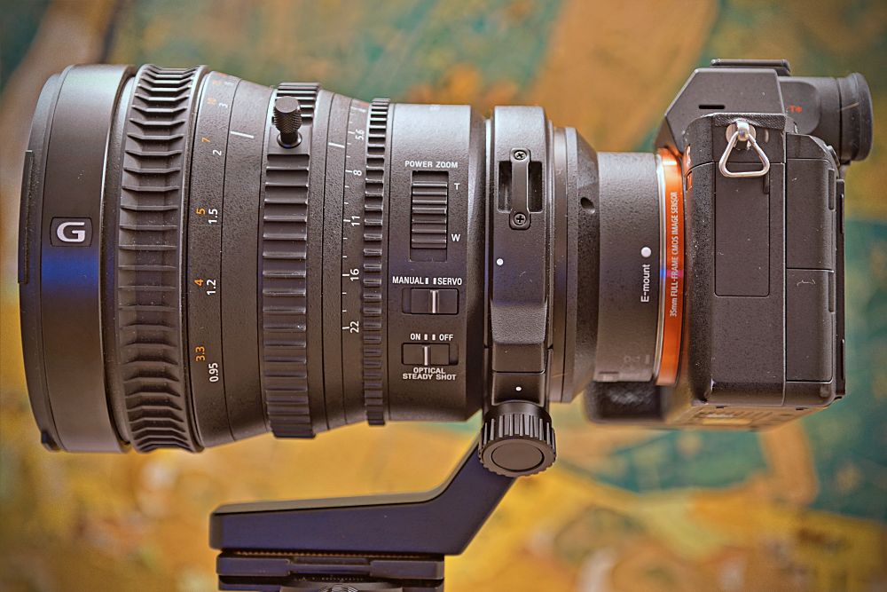 Sony FE PZ 28 135mm F4 G OSS Side Sony A7R III
