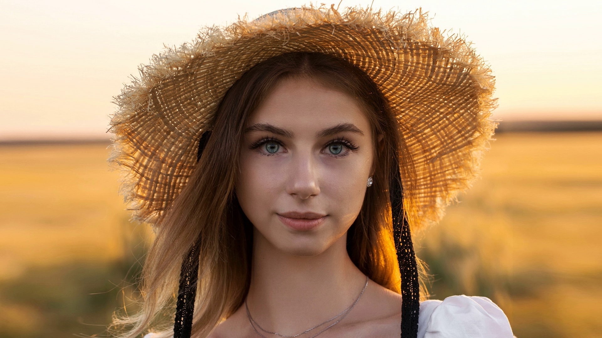 girls in hats