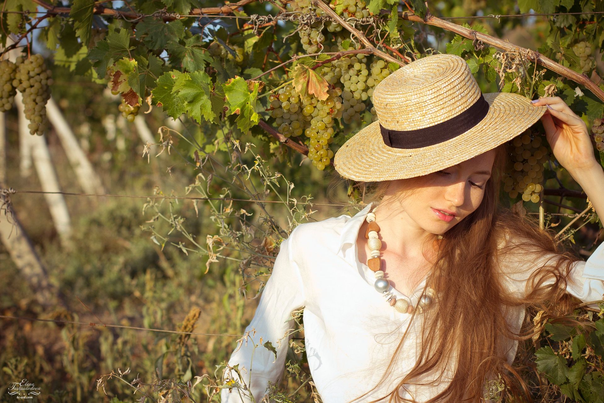 girls in hats