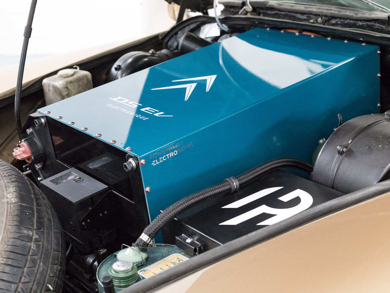 Electrogenic converts 1971 Citroen DS to electric powertrain