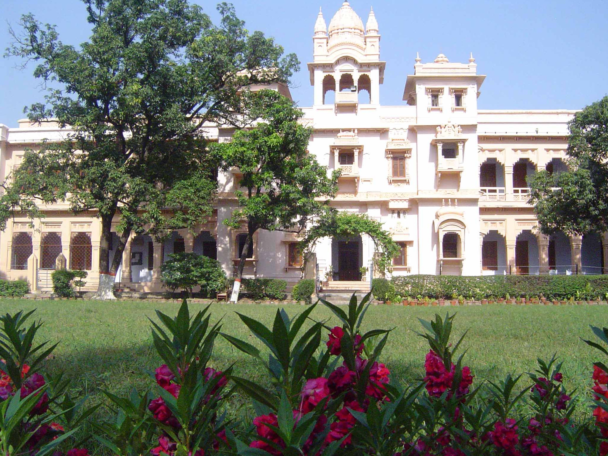 Vikramajit Singh Sanatan Dharma College, Kanpur Image