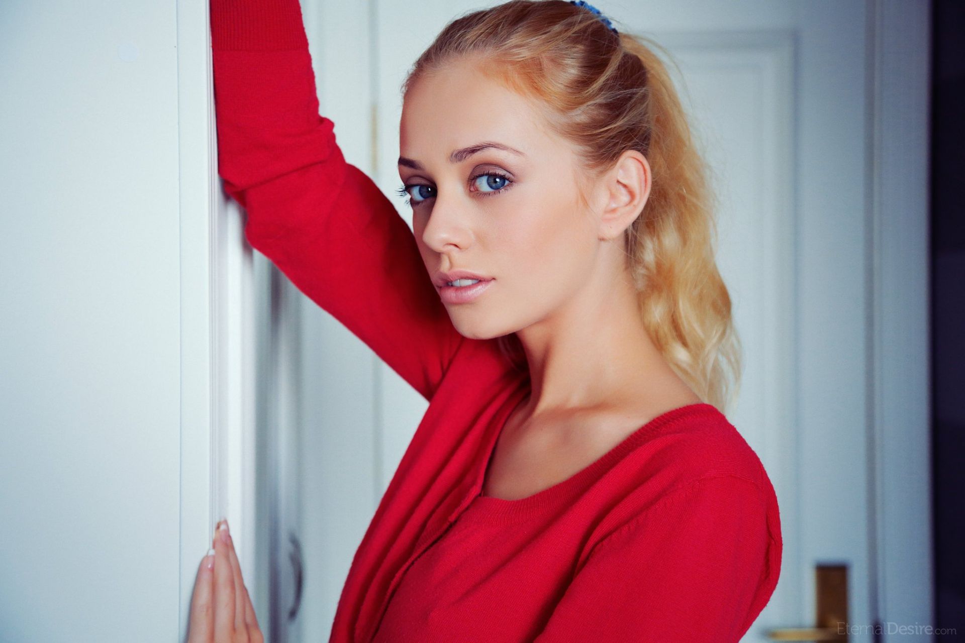 Model Jennifer Mackay