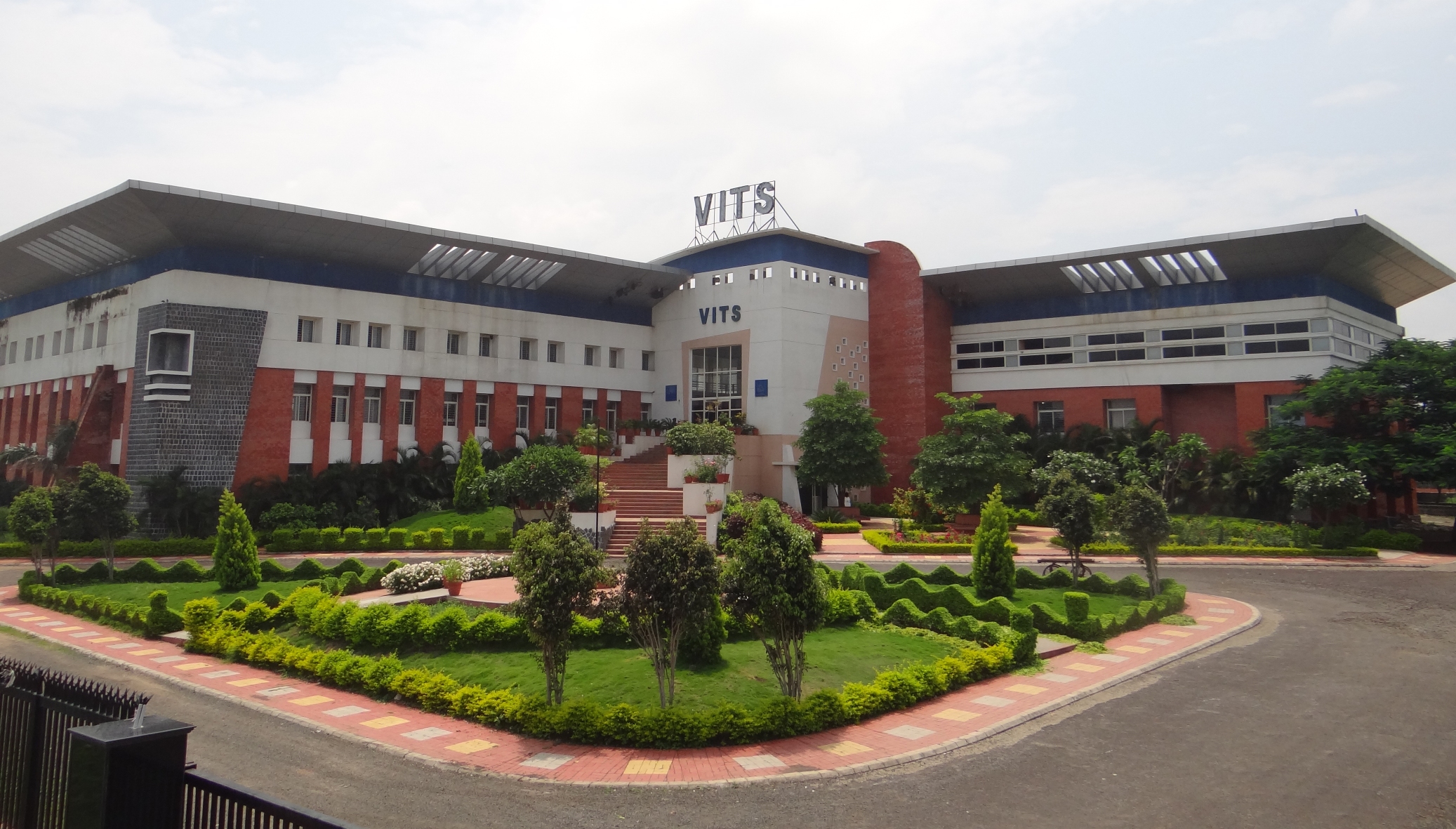 VINDHYA INSTITUTE OF MANAGEMENT AND RESEARCH, Indore Image