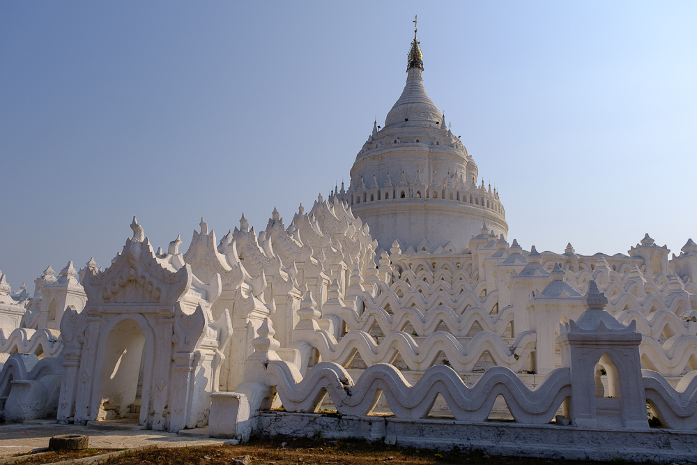 Een witte tempel, het is eens iets anders.