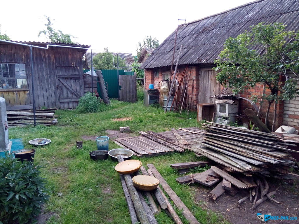 Топим воск, делаем дрова из забора! Задни двор в деревне, работать и работать!