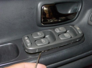 dl.dropboxusercontent.com/s/isoio2srgerjdjr/Byta_ut_huvudkontrollern_till_f%C3%B6nsterhissarna_Volvo_V70.jpg