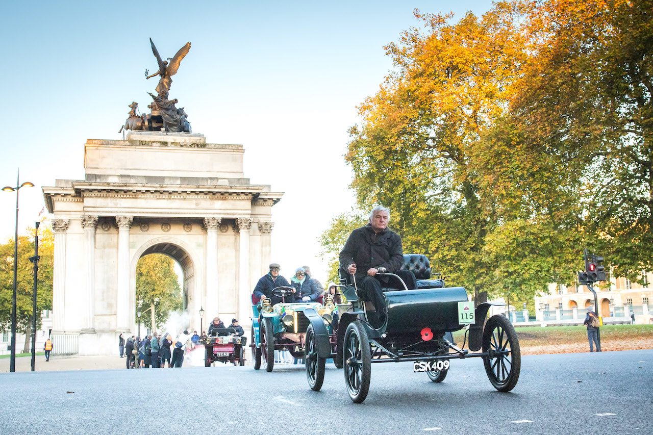 Paul Cowland drives 1903 Knox ahead of London to Brighton Veteran Car Run