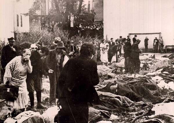 Расстрелы заключенных в июне-июле 1941 года. Как это было (ФОТО) Расстрелы заключенных в июне-июле 1941 года. Как это было (ФОТО)