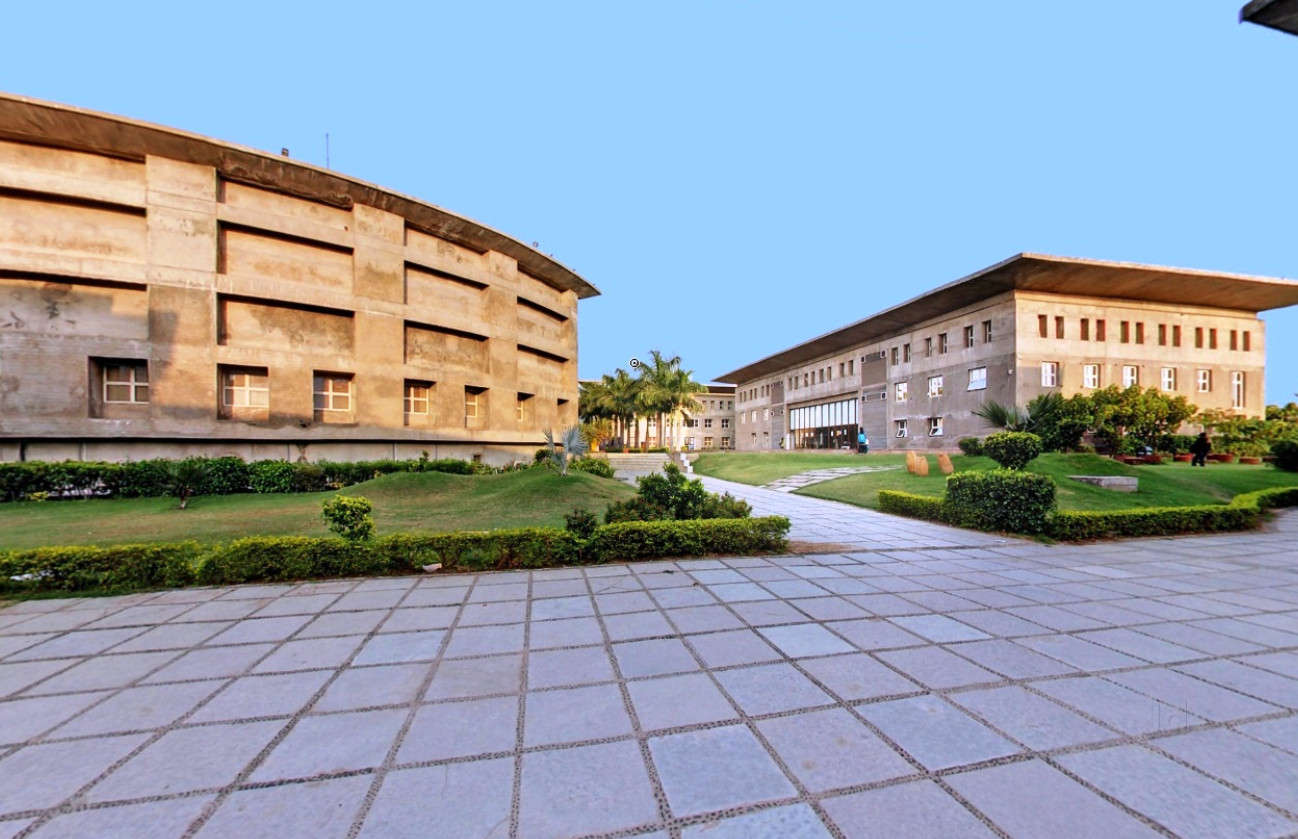 Karnavati University Image