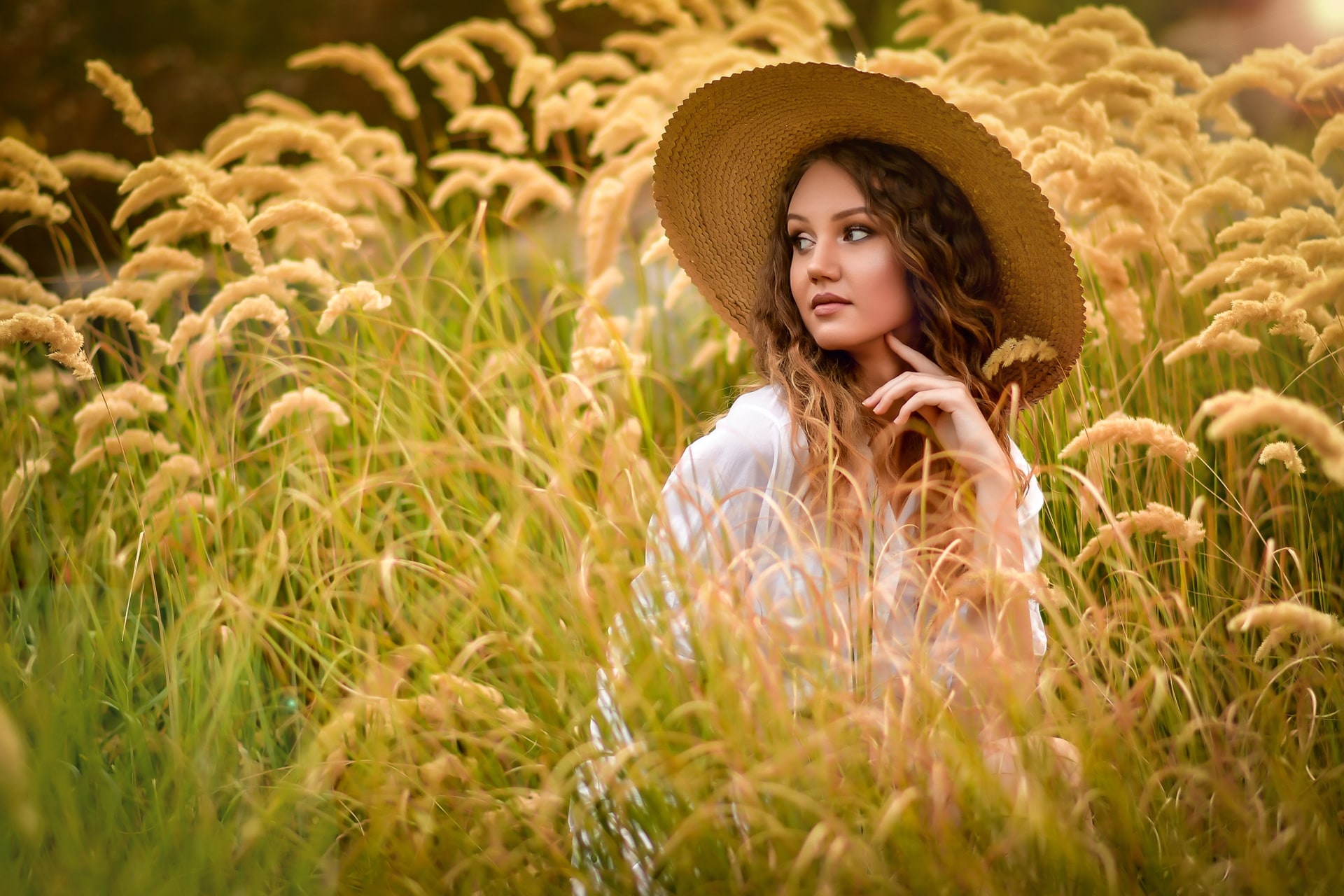 girls in hats