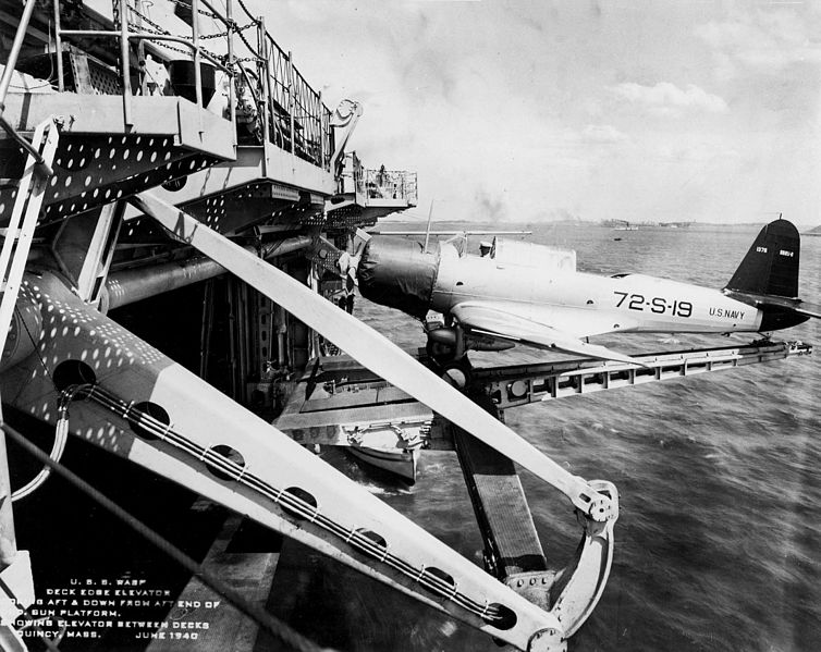 754px-USS_Wasp_%28CV-7%29_deck_edge_elevator_with_SB2U_1940.jpg