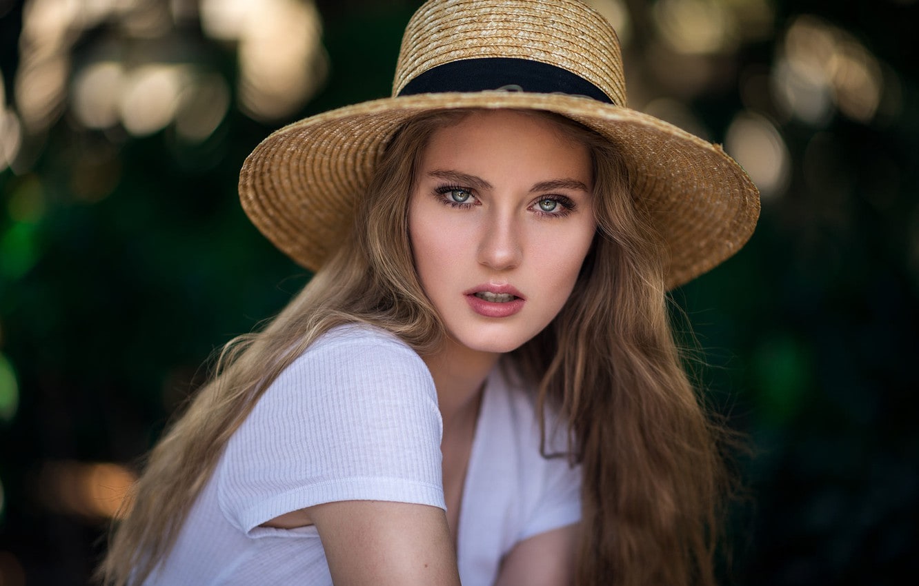 girls in hats
