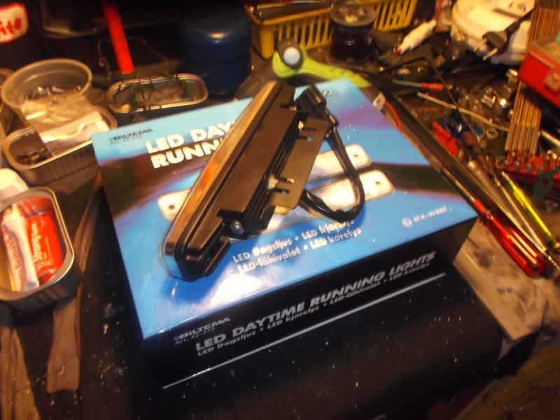 https://dl.dropboxusercontent.com/s/k92awd0zp3dmj3q/Montering%20%20LED%20f%C3%A4stet%20p%C3%A5%20lampan017.jpg