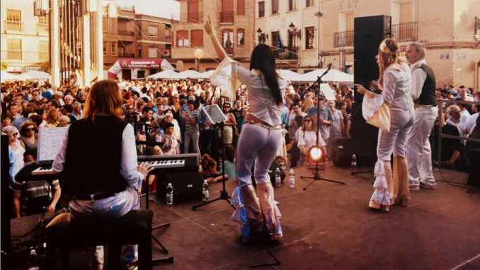 ABBA4-contratacion-grupo-tributo-abba-tinglados-management
