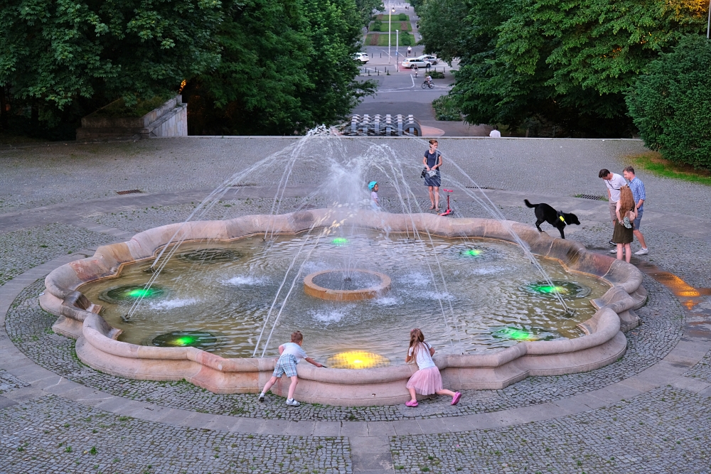 Tamron 17 70mm Fountain