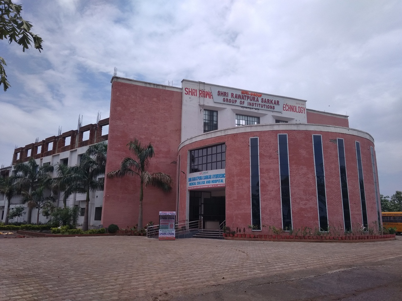 Shri Rawatpura Sarkar Institute of Pharmacy, Jabalpur Image