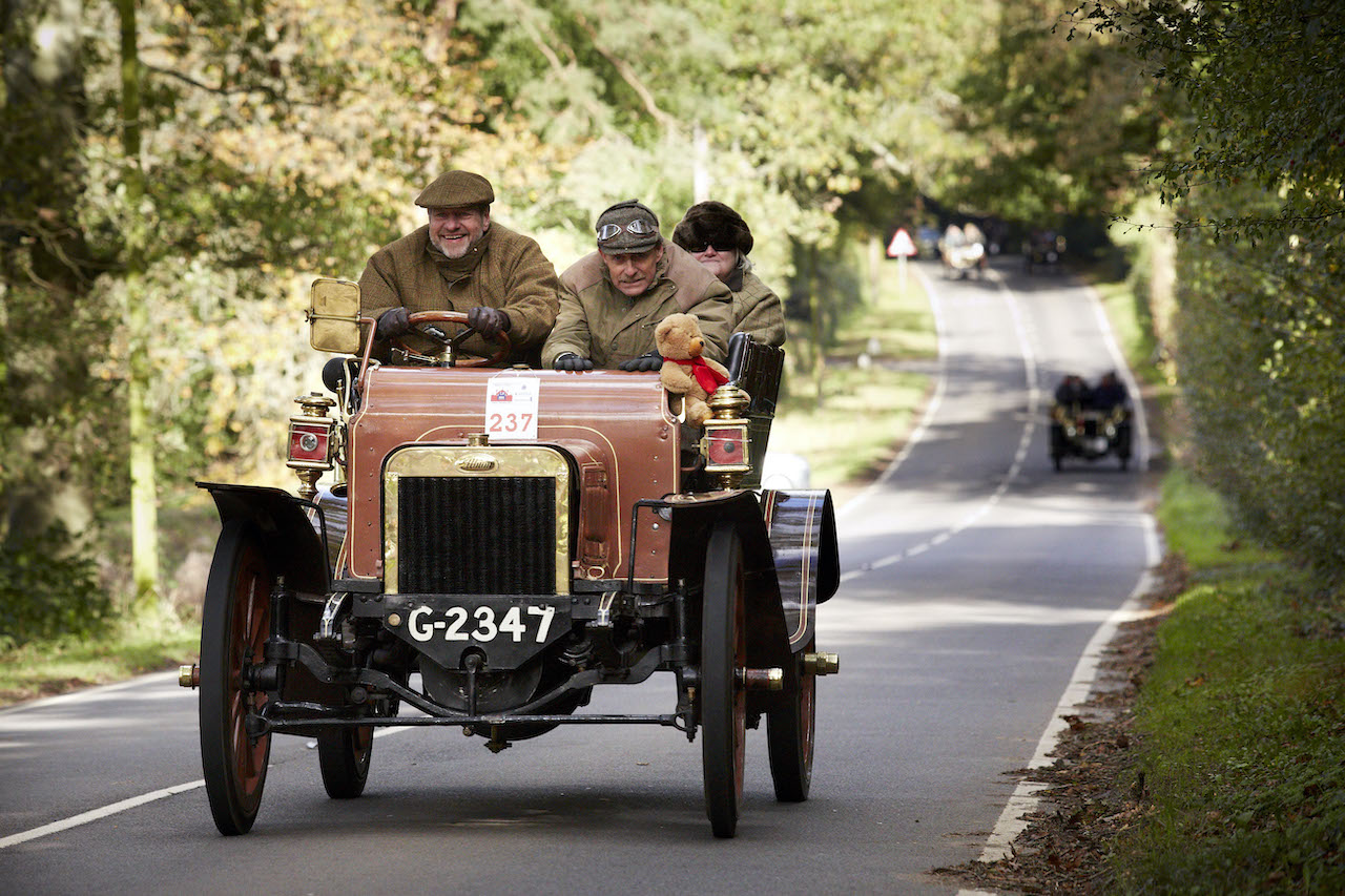 Paul Cowland drives 1903 Knox ahead of London to Brighton Veteran Car Run