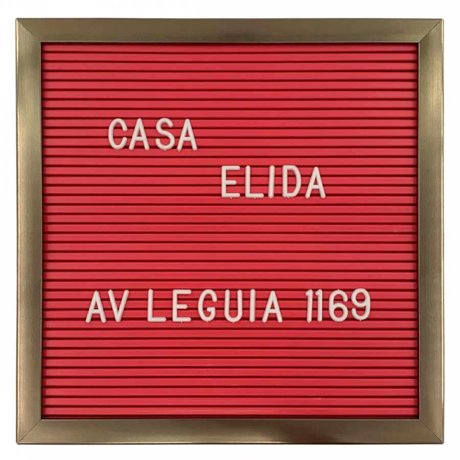 Tablero con letras intercambiables rojo oscuro, 25.5x25.5cm