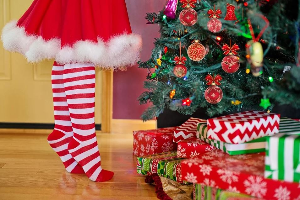 Christmast tree with stripe stockings