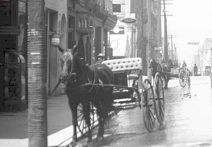 6th &#038; Felix circa 1900. Notice the Blocks sign west down the street.