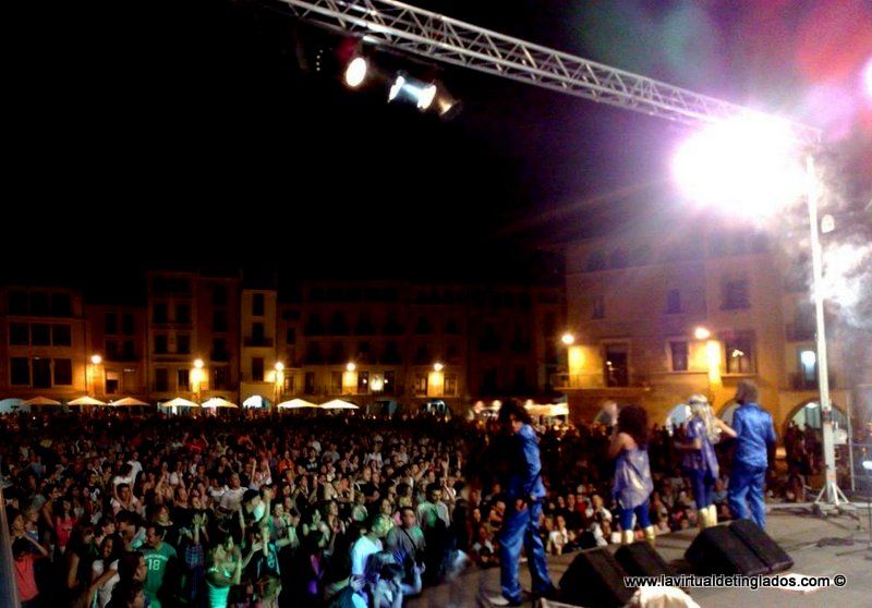 banda-tributo-abba-mercat-musica-viva-vic-tribut-abba-tinglados