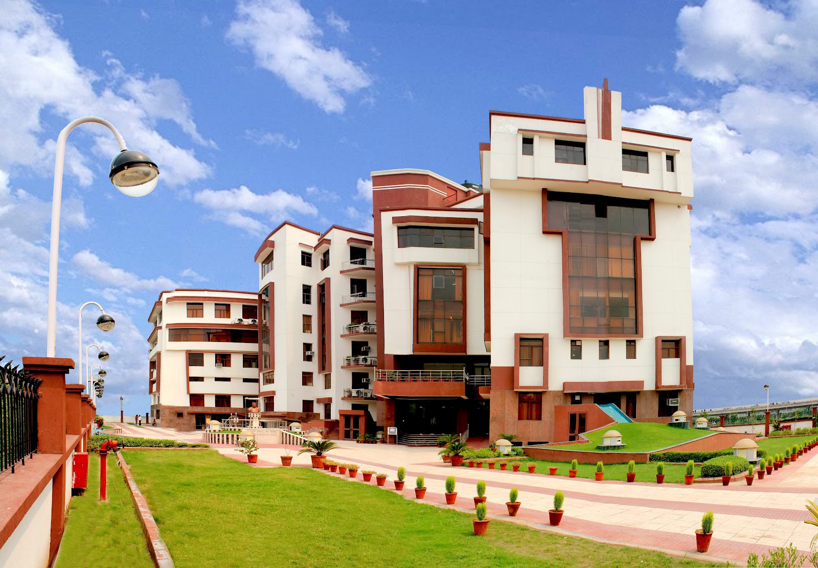 Lal Bahadur Shastri Institute of Management, New Delhi Image